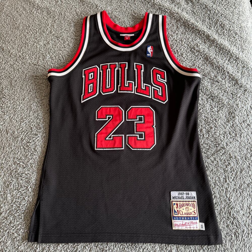 100% Authentic Michael Jordan Mitchell & Ness NBA Chicago Bulls 97-98 Jersey 40